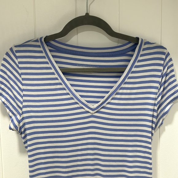 Liz Lange striped white and blue v-neck maternity shirt - Picture 2 of 5
